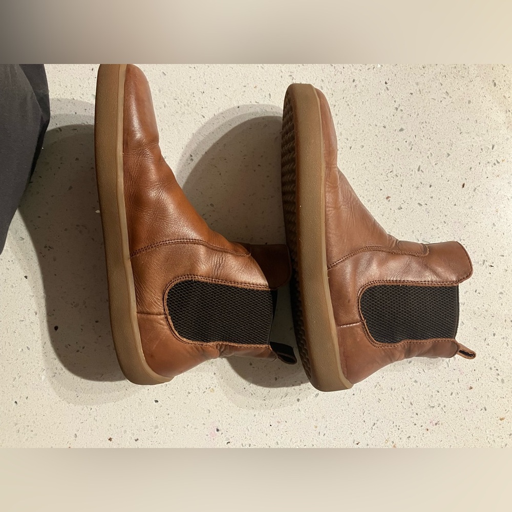 Barefoot brown leather Chelsea boots
